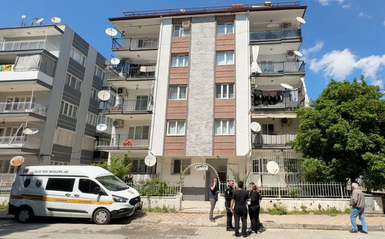 AYDIN (AA) – Aydın'ın Efeler ilçesinde bir evde patlamanın ardından