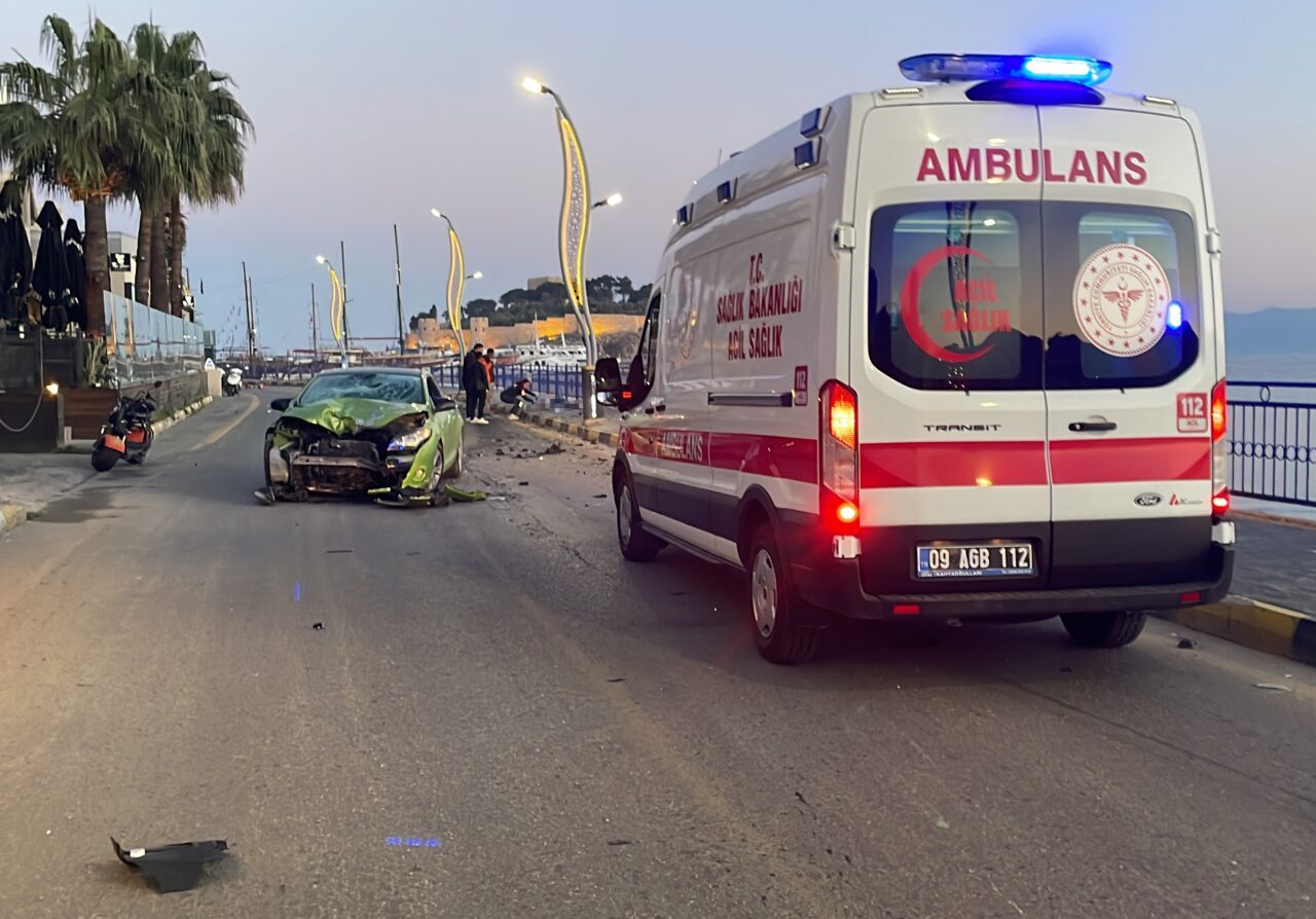 AYDIN (AA) – Aydın'ın Kuşadası ilçesinde meydana gelen trafik kazasında