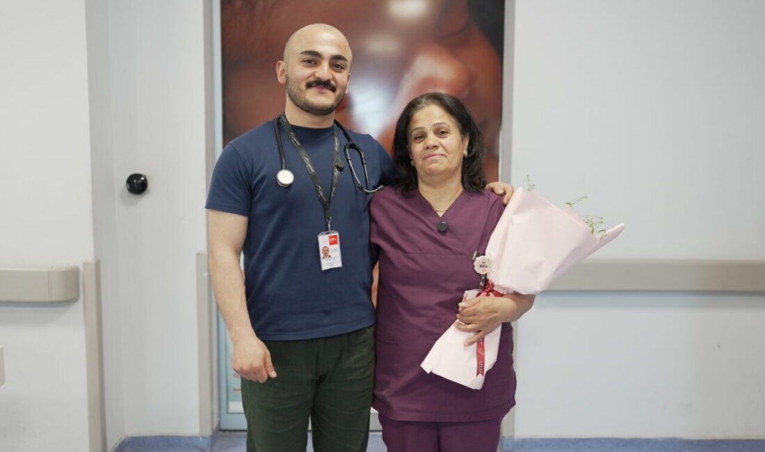 MALATYA (AA) – Malatya'da doktor Buğra Şekerci, aynı hastanede ebe