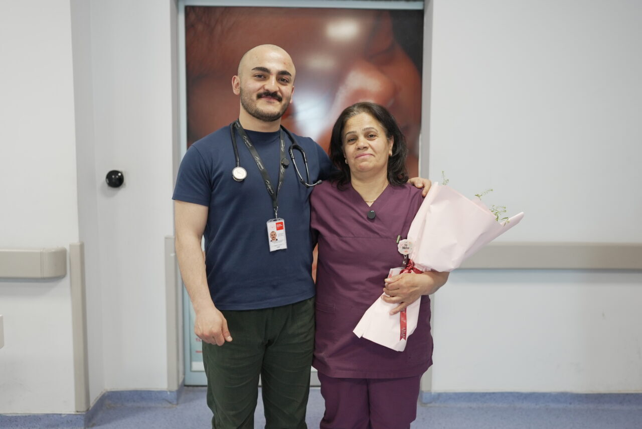 MALATYA (AA) – Malatya'da doktor Buğra Şekerci, aynı hastanede ebe