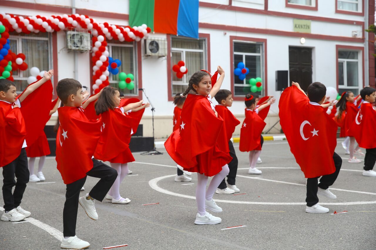 - Türkiye'nin Bakü Büyükelçisi Birol Akgün:
- "Mustafa Kemal Atatürk'ün sizlere