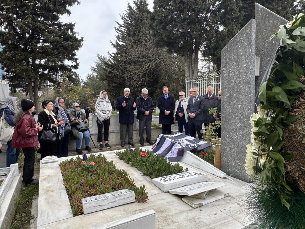 - Siyah-beyazlı kulübün ikinci başkanı Hakan Daltaban:
"Ağabeylik, babalık kavramları insanlara