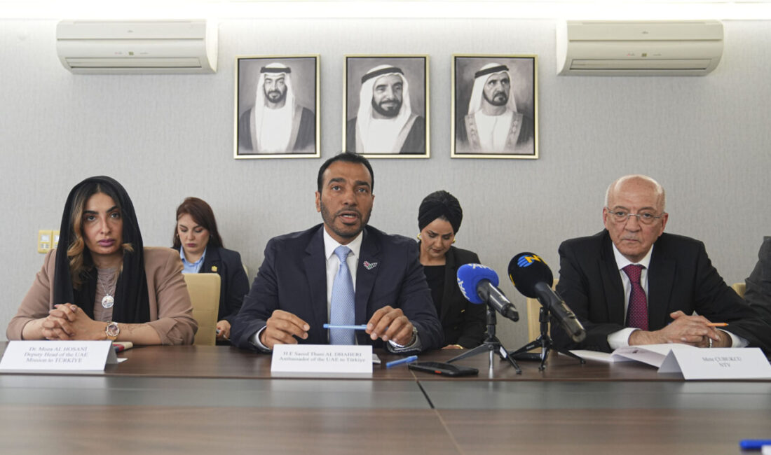 - Birleşik Arap Emirlikleri'nin Ankara Büyükelçisi Said Sani ez-Zahiri:
- "(Türkiye