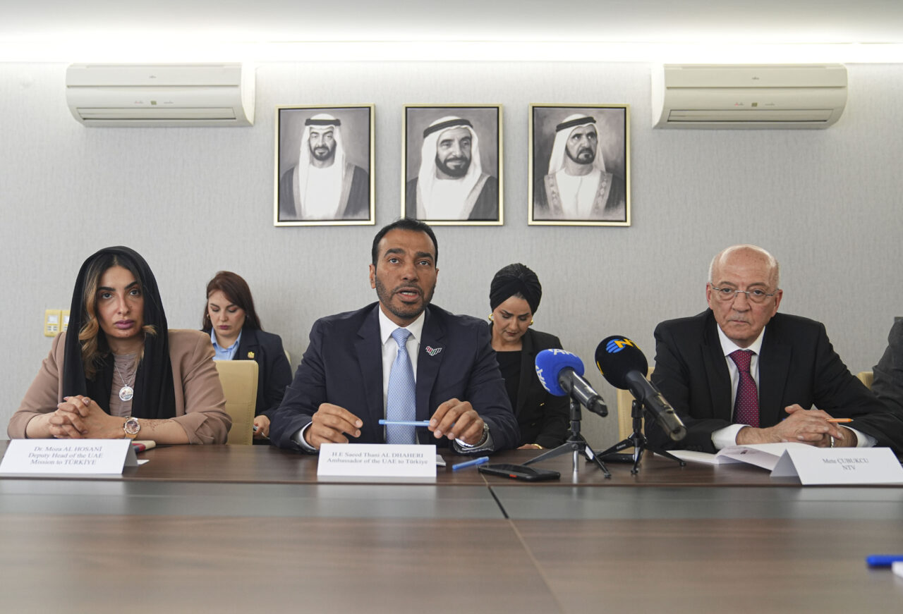 - Birleşik Arap Emirlikleri'nin Ankara Büyükelçisi Said Sani ez-Zahiri:
- "(Türkiye