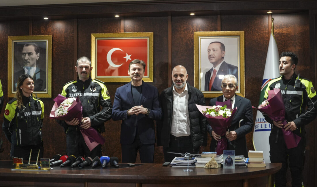 - Bahçelievler Belediye Başkanı Bahadır:
- "Bazen 'İnsanlık bitmiş.' denir ama