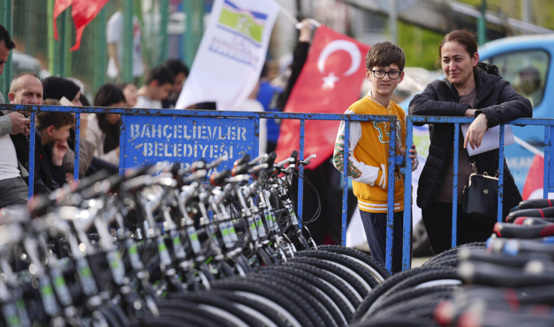 İSTANBUL (AA) – Bahçelievler Belediyesi, çocukların yüzünü güldürmek, hayallerine dokunmak