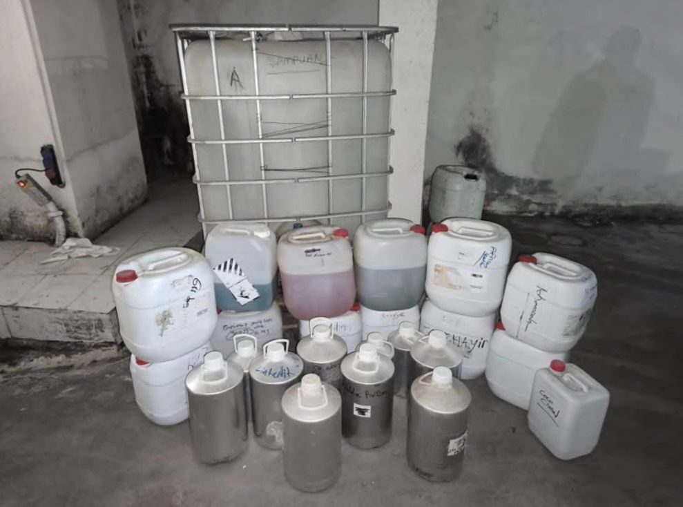 İSTANBUL (AA) – Bahçelievler'de iş yerinin deposunda sahte parfüm imalatı