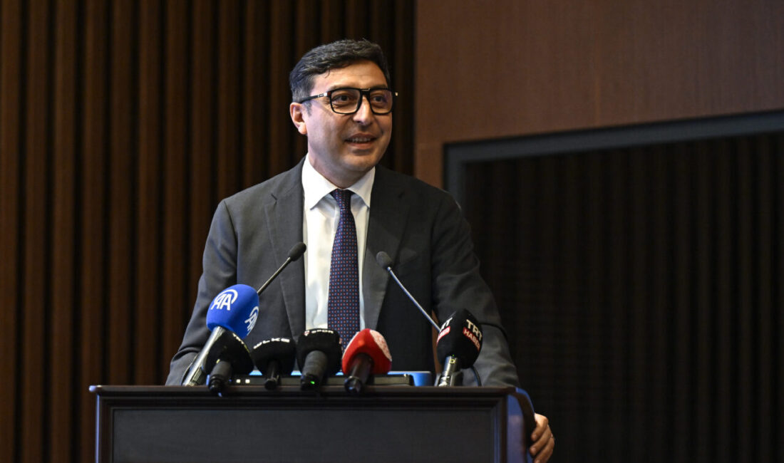 - Gençlik ve Spor Bakanı Osman Aşkın Bak:
"Sporda emek ve