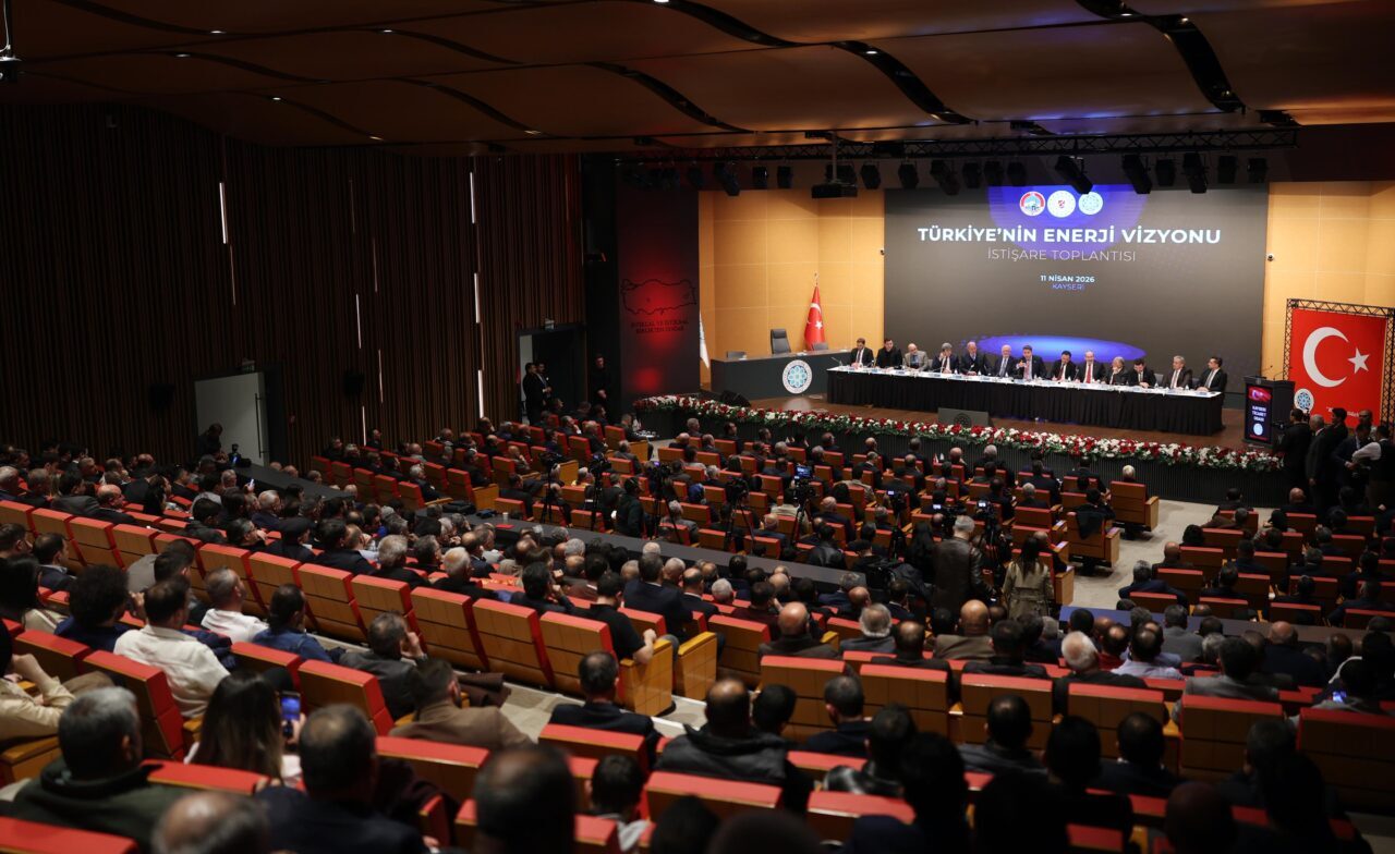 - "Yenilenebilir enerjiyi azami düzeyde kullanan bir Türkiye, doğal gaz