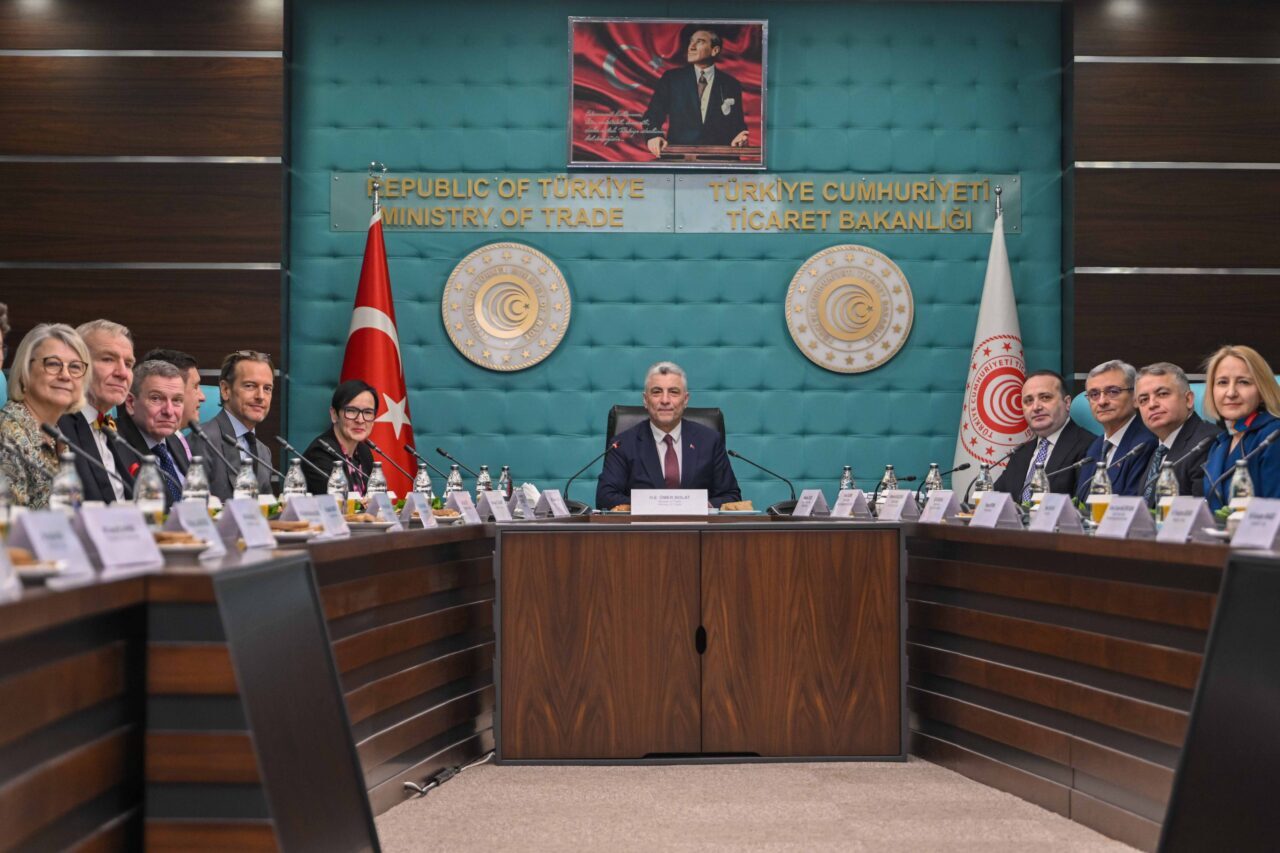 - "Yeşil ekonomi konusunda sanayilerimizin, 'ticaretin aksaması' şeklinde olumsuz etkilenmemesi