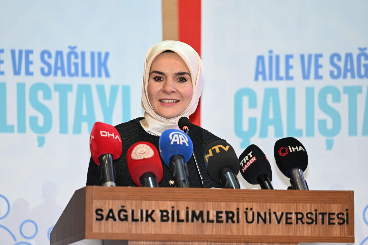 - "15 yaş altındaki çocuklara yönelik sosyal medya düzenlemesinin temel