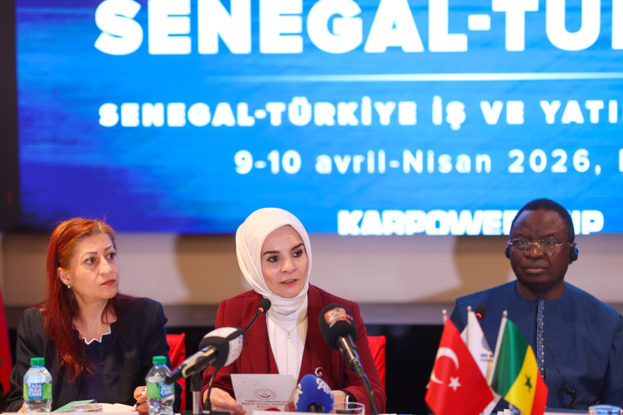 - "İki Cumhurbaşkanının ortak vizyonuyla hedefimiz, ihracat ve ithalattaki ivmeyi