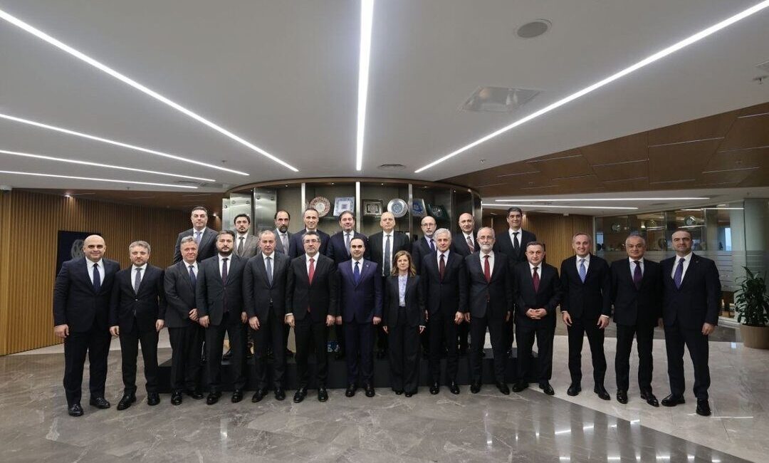 - "Küresel ekonomide yaşanan tüm zorluklara rağmen yatırımları hızlandırmayı ve