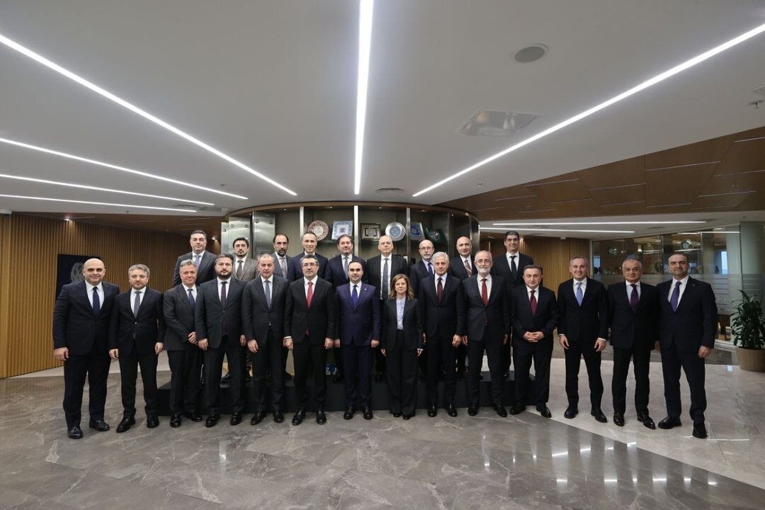 - "Küresel ekonomide yaşanan tüm zorluklara rağmen yatırımları hızlandırmayı ve