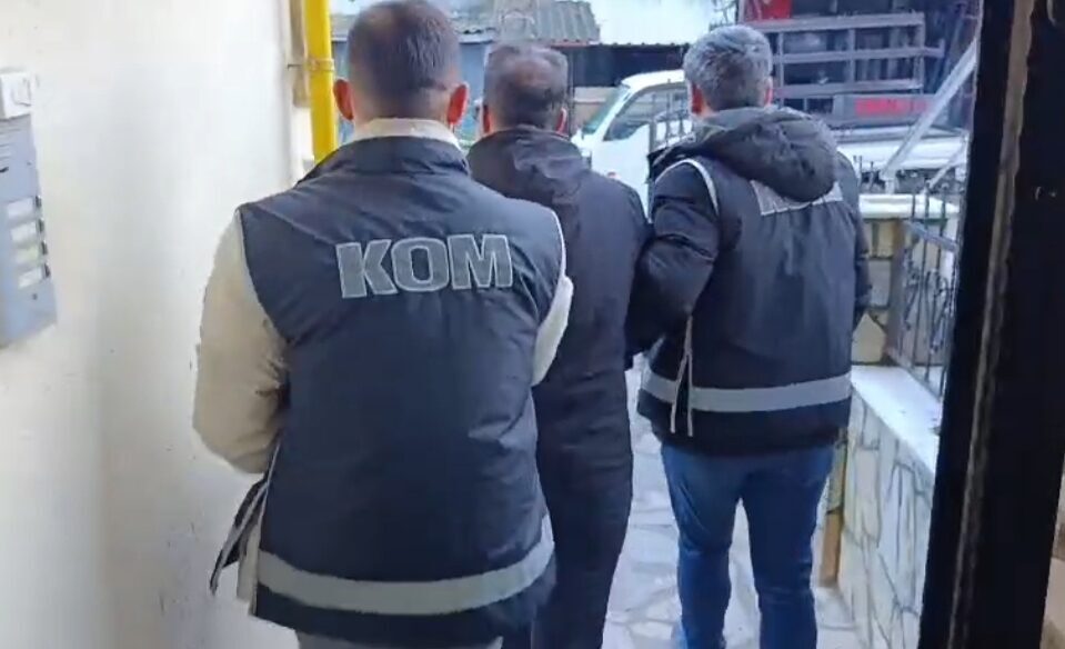 BALIKESİR (AA) – Balıkesir merkezli 3 ilde düzenlenen operasyonda rüşvet
