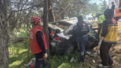BALIKESİR (AA) – Balıkesir'in Altıeylül ilçesinde devrilen otomobilin sürücüsü yaşamını
