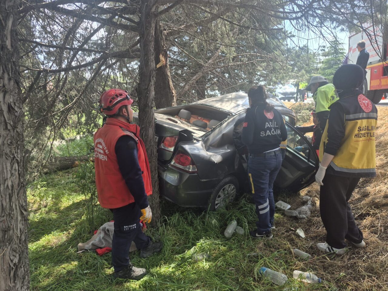 BALIKESİR (AA) – Balıkesir'in Altıeylül ilçesinde devrilen otomobilin sürücüsü yaşamını
