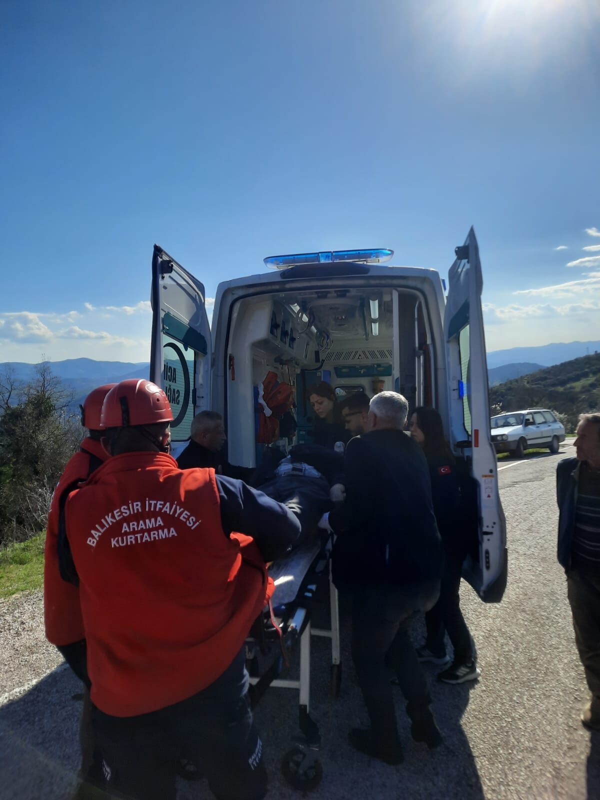 BALIKESİR (AA) – Balıkesir'in Sındırgı ilçesinde, devrilen traktörün altında kalan