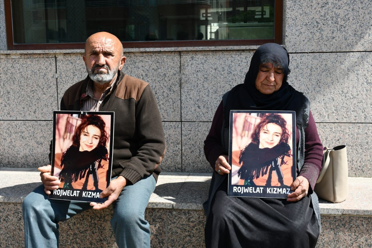 - Ailenin avukatı Sümeyye Gültekin Aykut:
- "Yeniden soruşturma başlatılması, kovuşturmaya