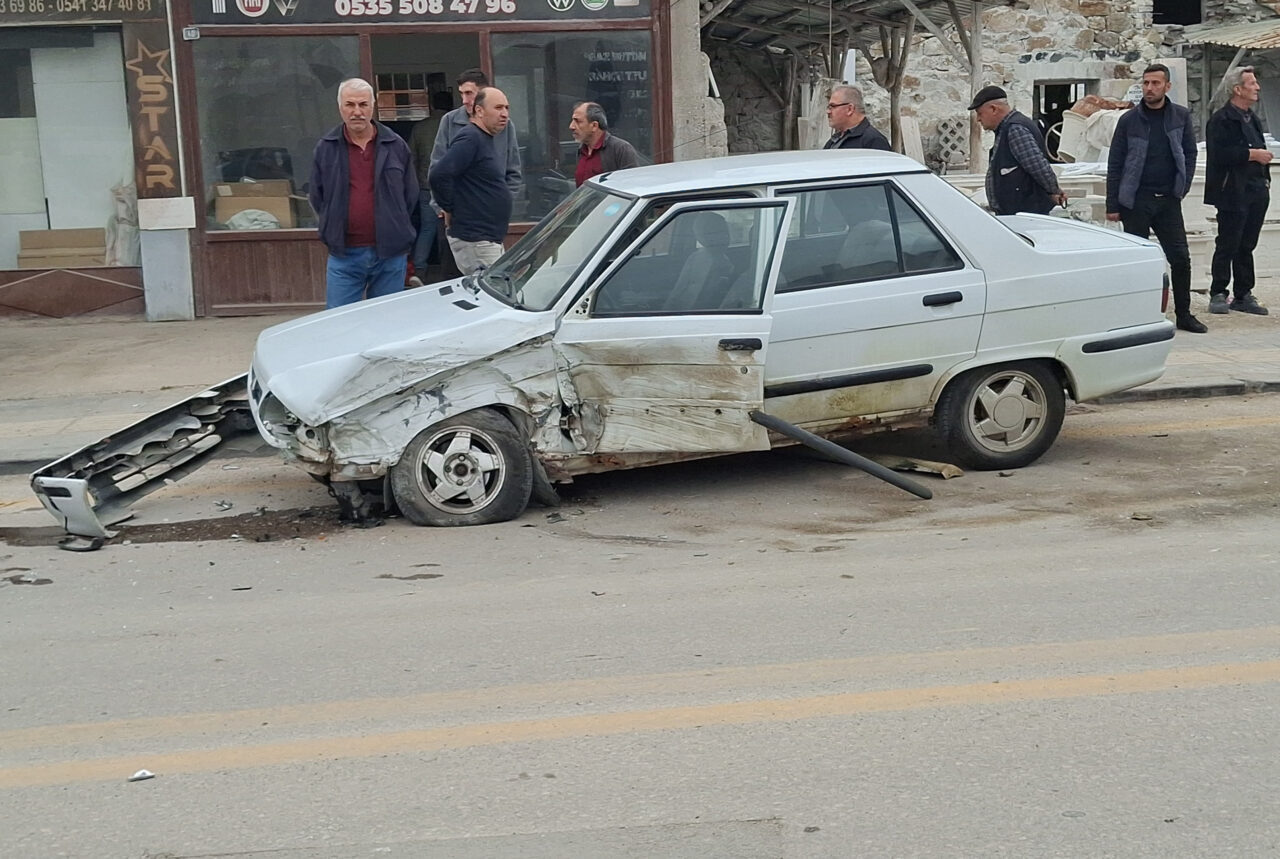 ANKARA (AA) – Ankara'nın Beypazarı ilçesinde 3 aracın karıştığı trafik