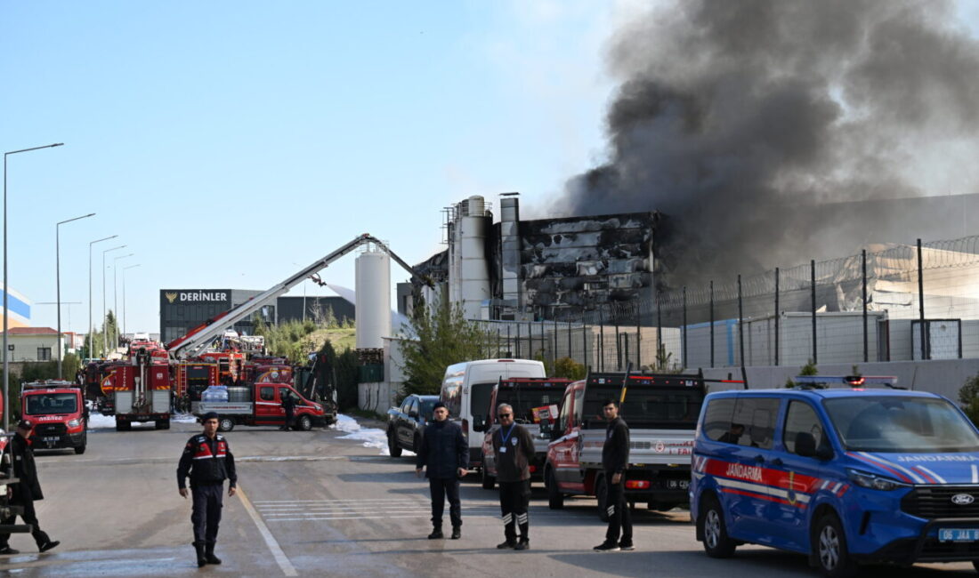 ANKARA (AA) – Ankara'nın Sincan ilçesindeki boya fabrikasında çıkan yangına