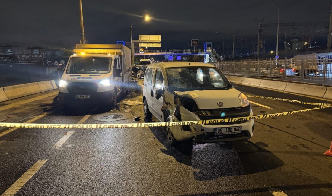 ANKARA (AA) – Ankara'nın Çankaya ilçesinde hafif ticari araçla çarpışan