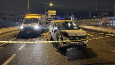 ANKARA (AA) – Ankara'nın Çankaya ilçesinde hafif ticari araçla çarpışan