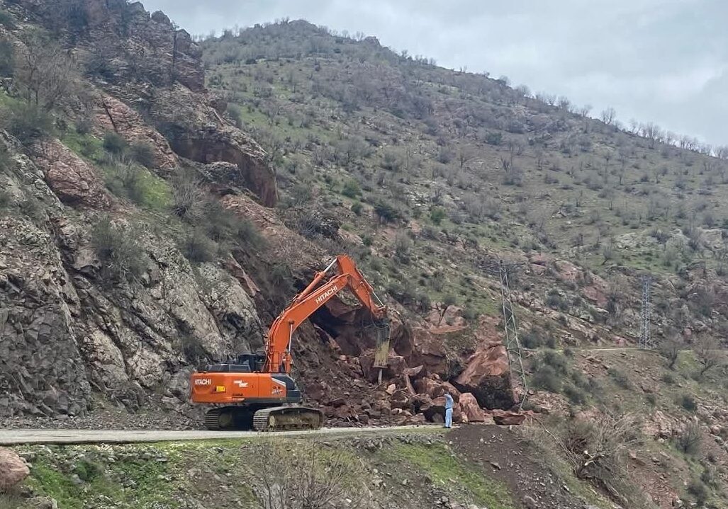 BATMAN (AA) – Batman'ın Sason ilçesinde meydana gelen heyelan nedeniyle