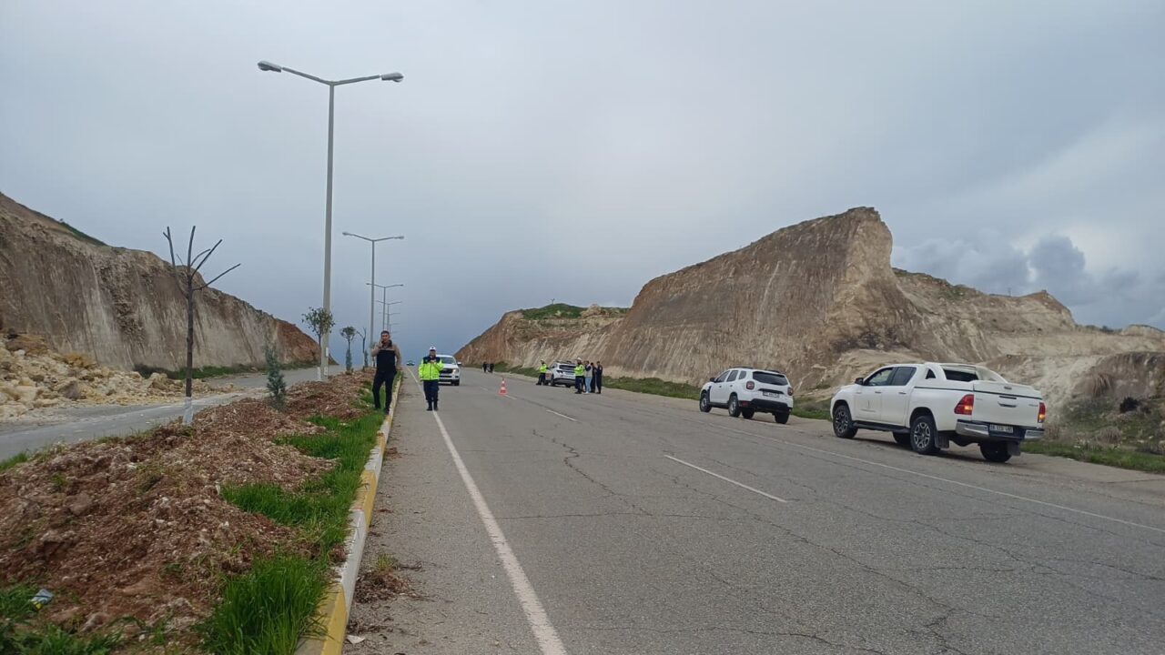 BATMAN (AA) – Batman'da meydana gelen heyelan nedeniyle üniversite yolu