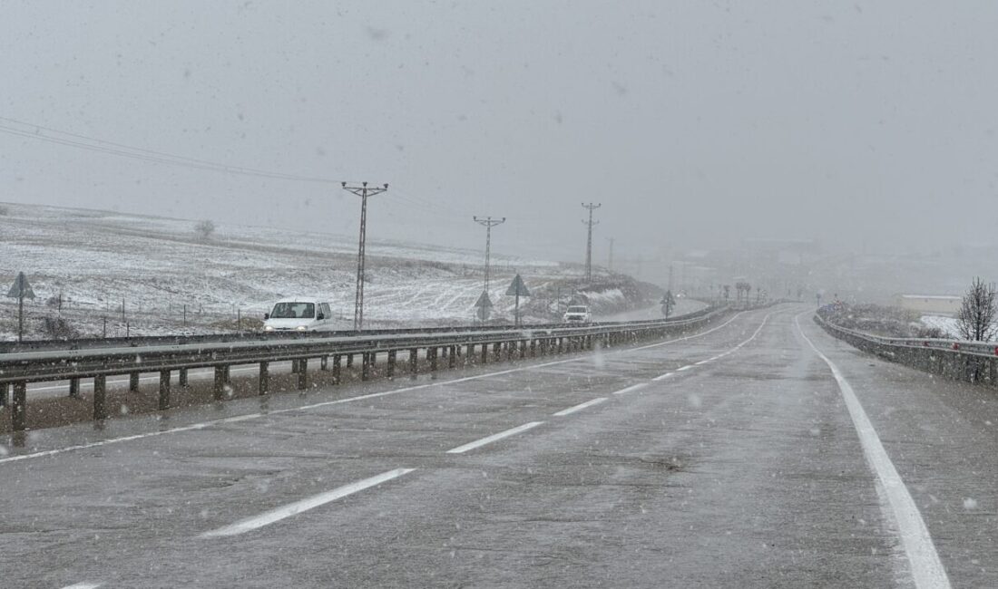 BAYBURT (AA) – Bayburt'ta kar ve karla karışık yağmur etkisini