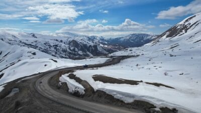 BAYBURT (AA) – Bayburt’ta etkisini sürdüren kar yağışının ardından karla