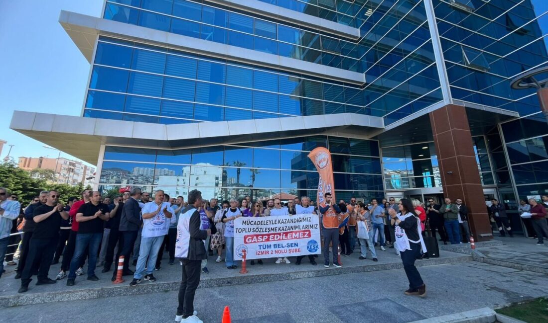 İZMİR (AA) – İzmir'in Bayraklı Belediyesinde çalışan 355 memur, toplu
