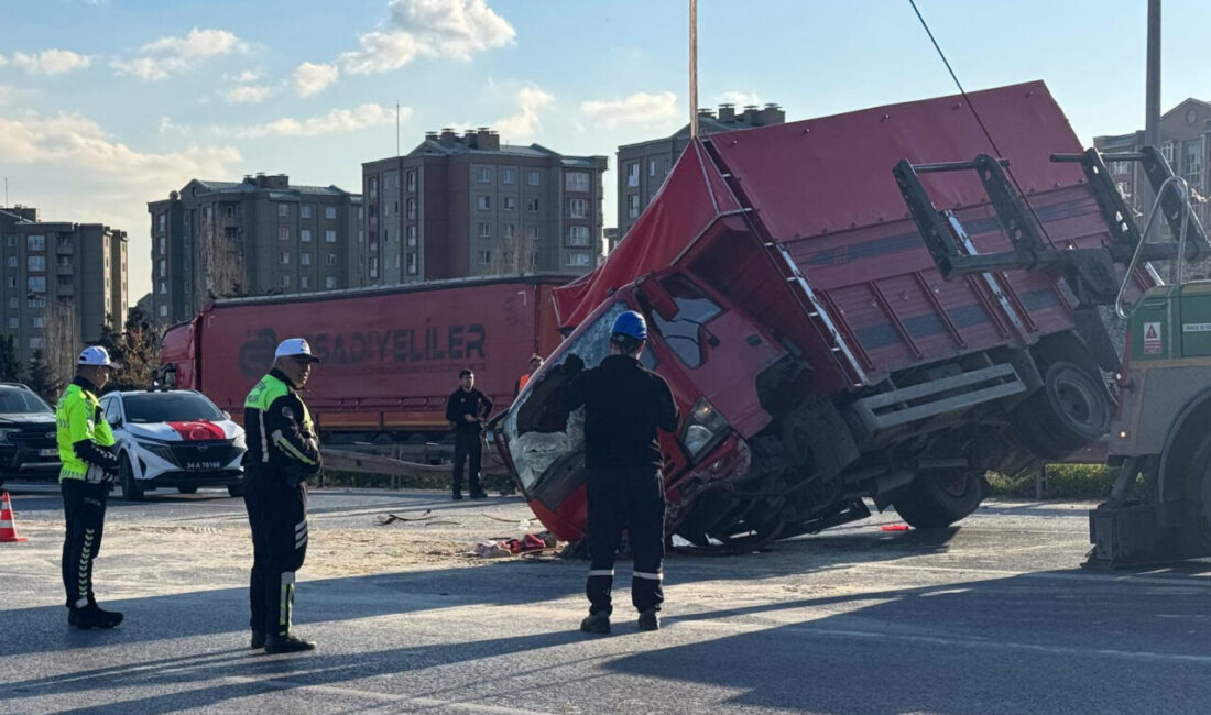 İSTANBUL (AA) – Bayrampaşa'da kamyonet ile otomobilin çarpışması sonucu 1'i