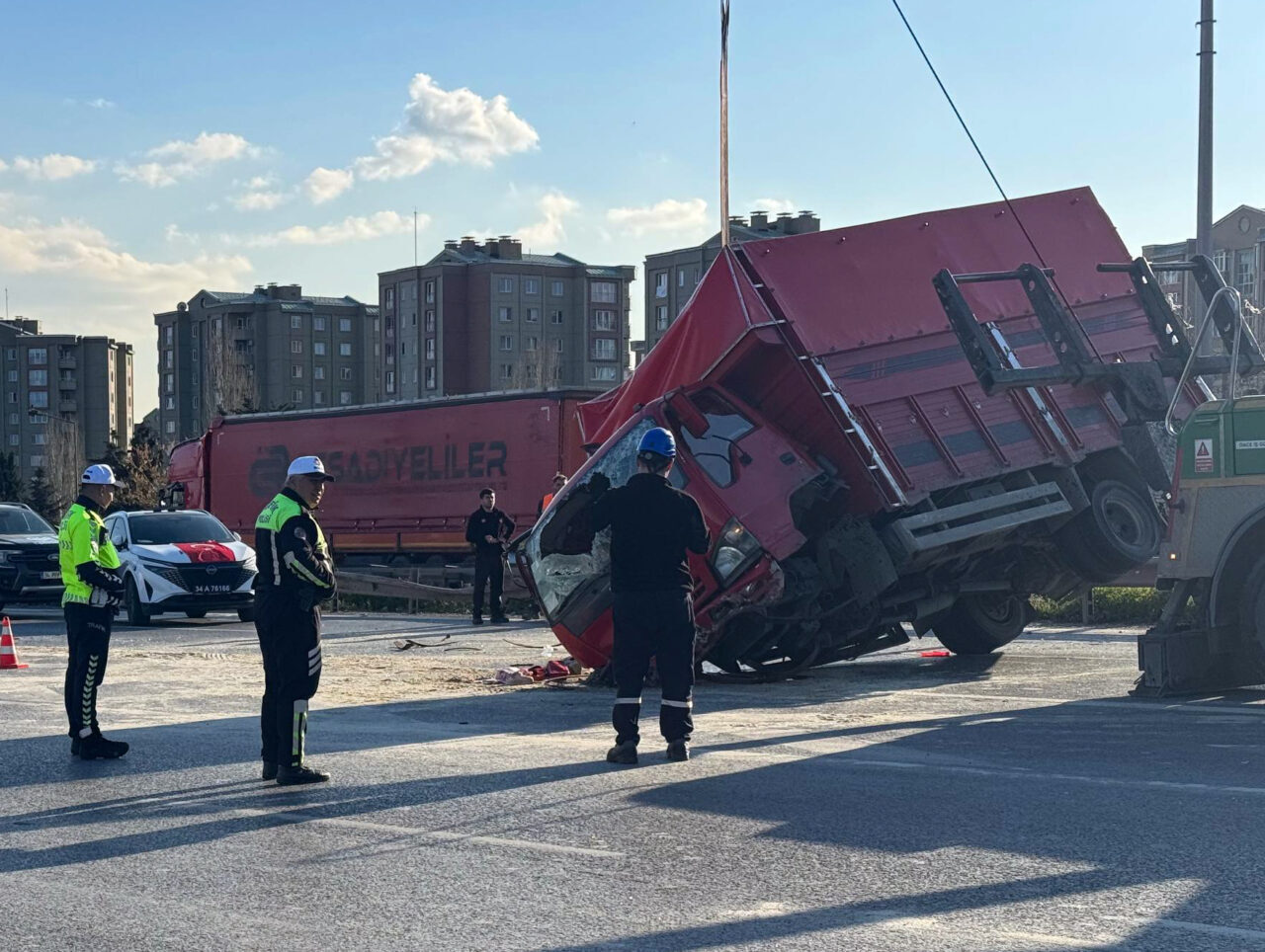 İSTANBUL (AA) – Bayrampaşa'da kamyonet ile otomobilin çarpışması sonucu 1'i