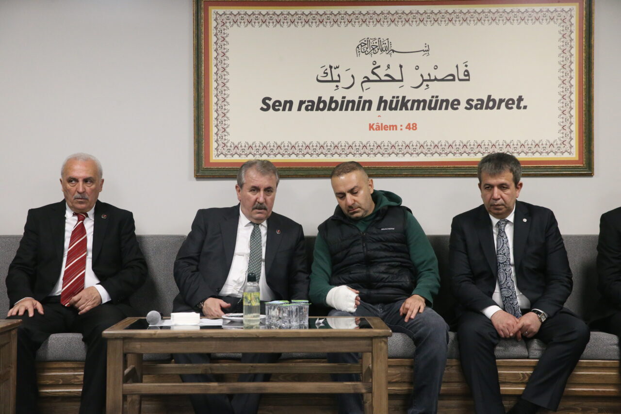 - "Bu tür hadiseleri gerçekleştirenlerin gerçek hayatta bir arkadaşı da