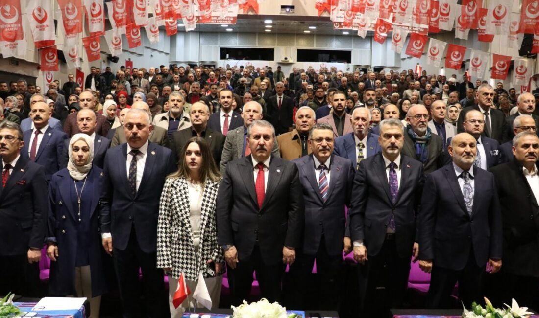 - "16 yaş altına sosyal medya sınırlaması mutlaka getirilmelidir. TikTok