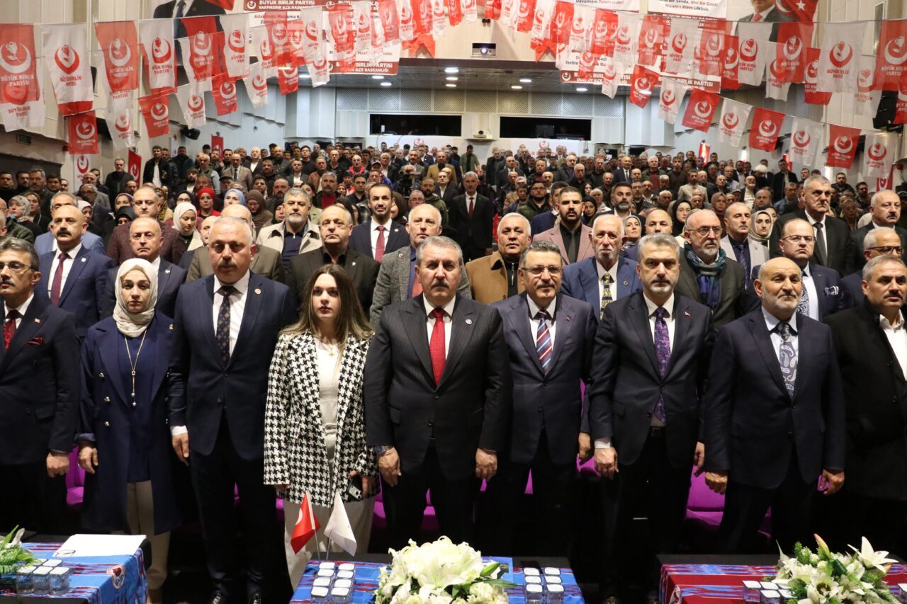 - "16 yaş altına sosyal medya sınırlaması mutlaka getirilmelidir. TikTok