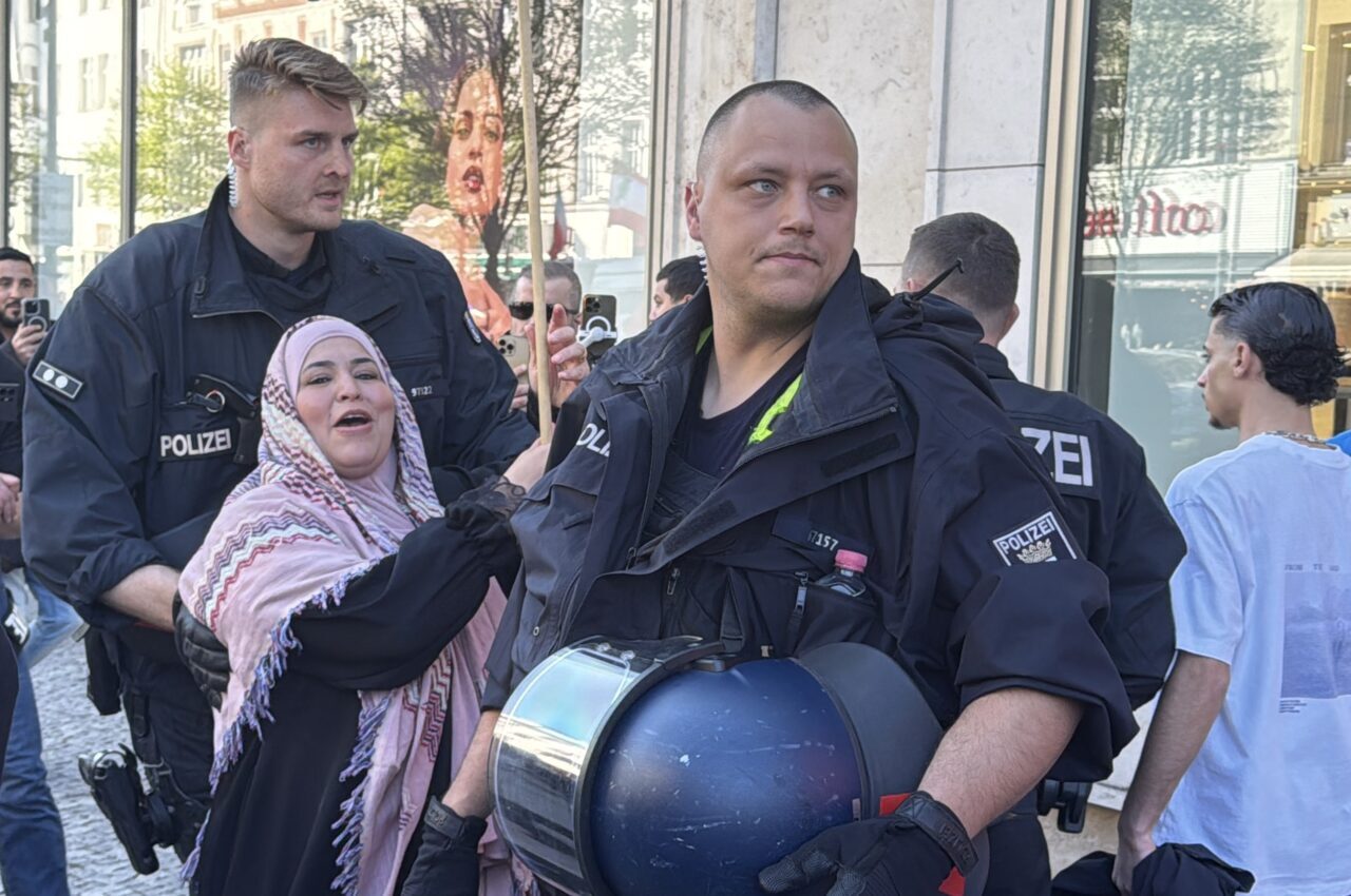 BERLİN (AA) – Almanya’nın başkenti Berlin'de Filistin'e destek gösterisi yapıldı.