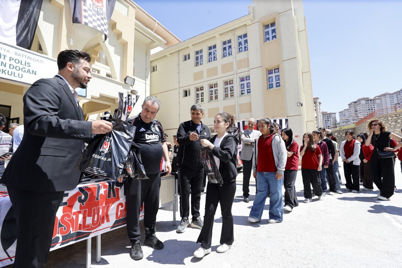 MALATYA (AA) – Beşiktaş gönüllülerince başlatılan "Bu Forma Benden Sana
