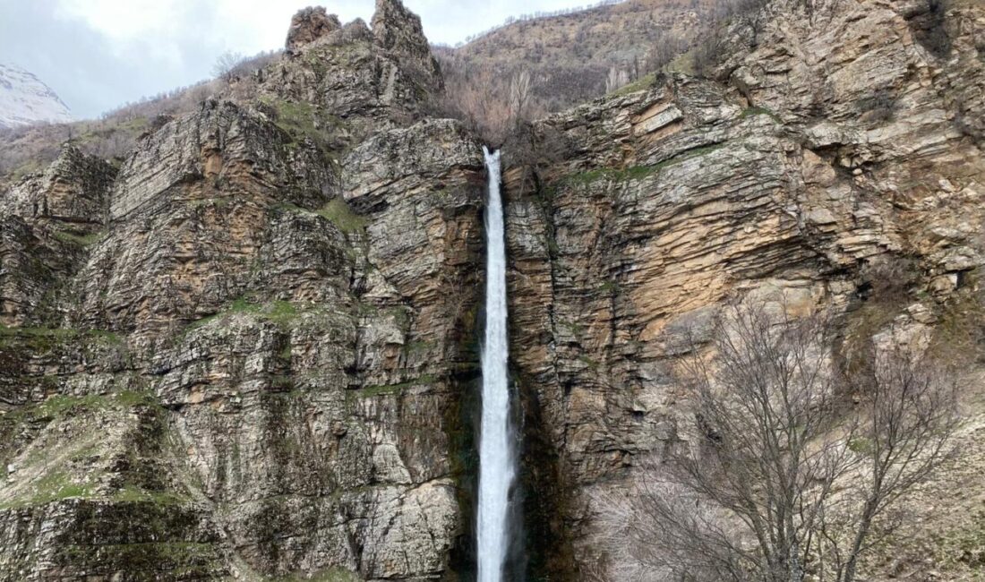 BİTLİS (AA) – Bitlis'in Mutki ilçesinde karların erimesi sonucu Gümüşkanat