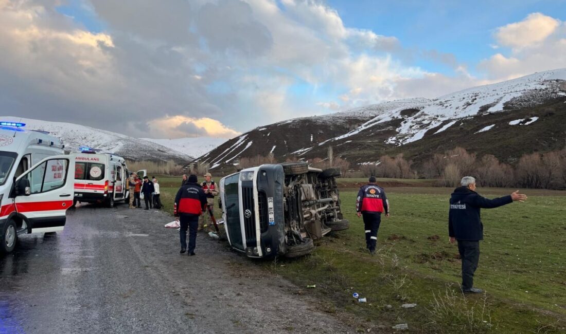 BİTLİS (AA) – Bitlis'in Tatvan ilçesinde minibüsün devrilmesi sonucu 11