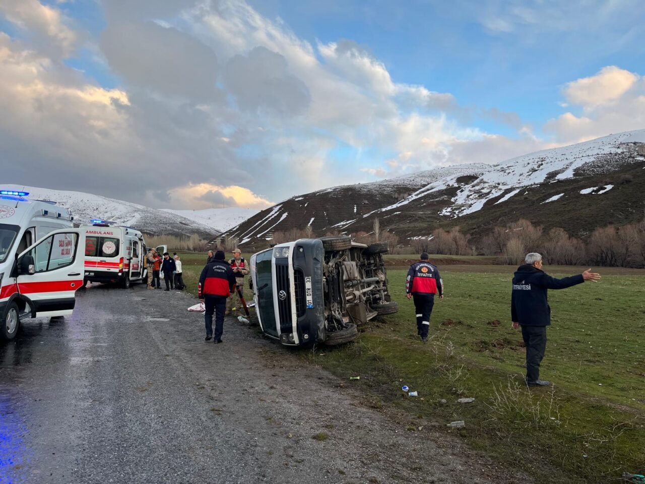 BİTLİS (AA) – Bitlis'in Tatvan ilçesinde minibüsün devrilmesi sonucu 11