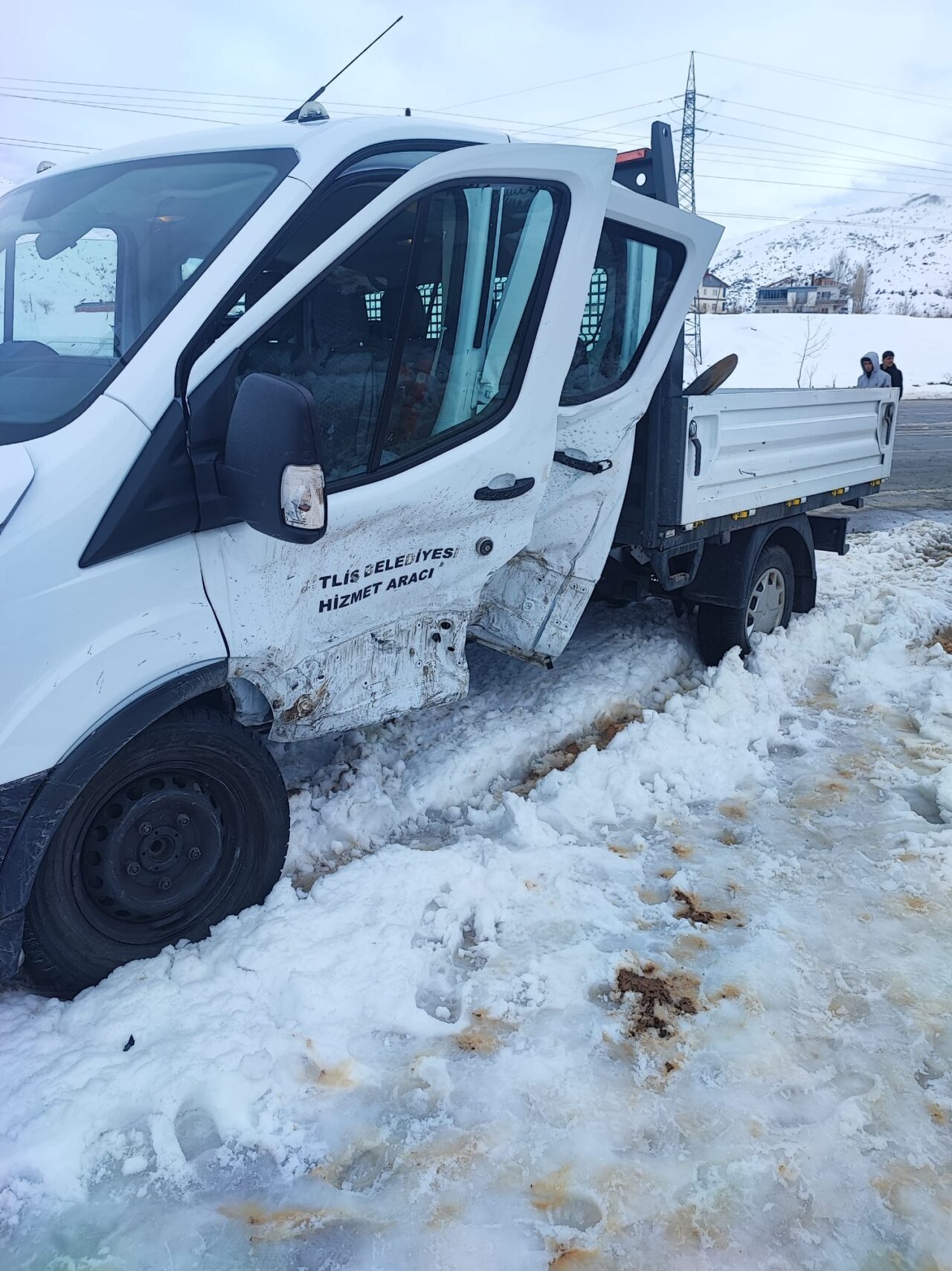 BİTLİS (AA) – Bitlis'te otomobil ile kamyonetin çarpışması sonucu 7