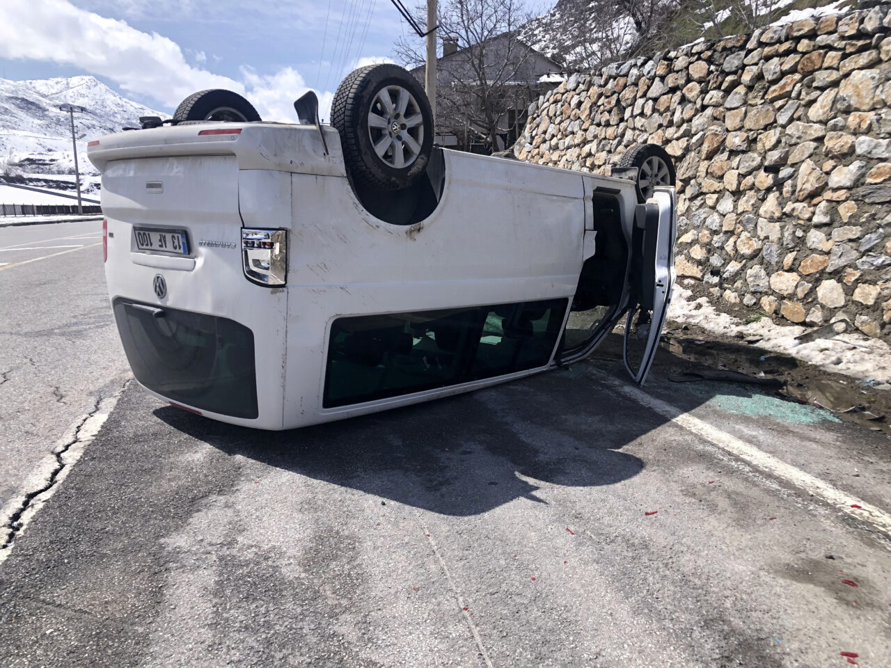 BİTLİS (AA) – Bitlis'te otomobil ve kamyonetin çarpışması sonucu aralarında