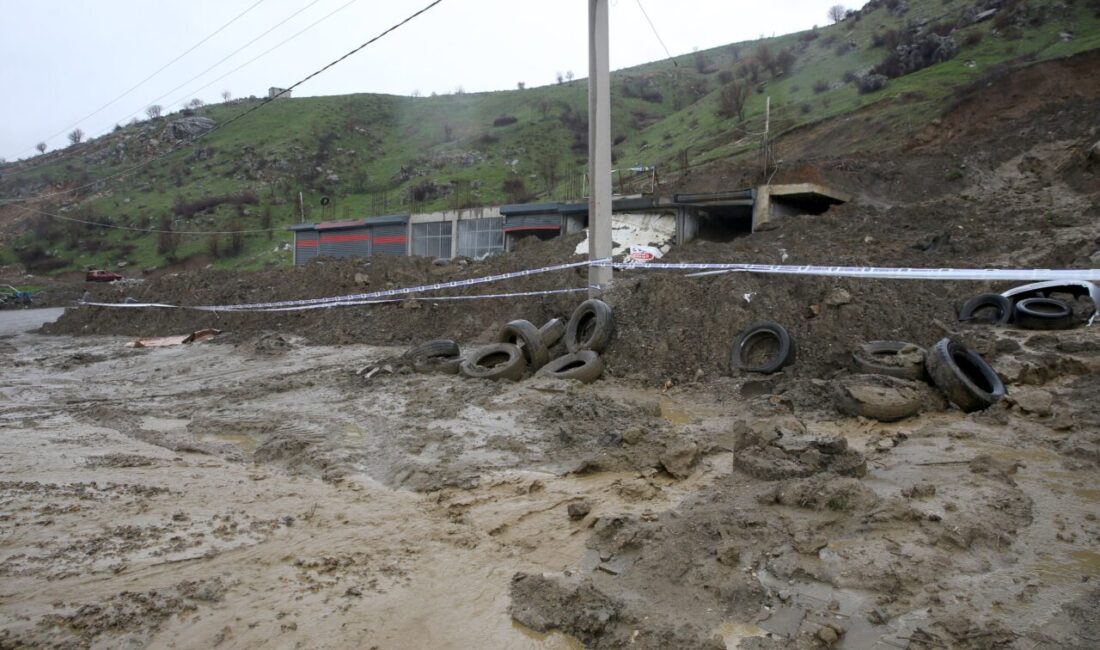 BİTLİS (AA) – Bitlis'te heyelan nedeniyle daha önce tahliye edilen