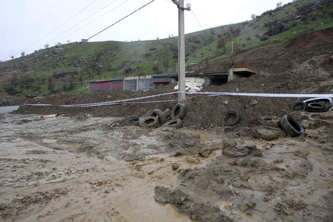 BİTLİS (AA) – Bitlis'te heyelan nedeniyle daha önce tahliye edilen