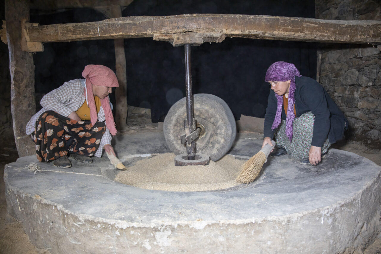 BİTLİS (AA) – Bitlis'in Hizan ilçesindeki yaklaşık 2 asırlık su