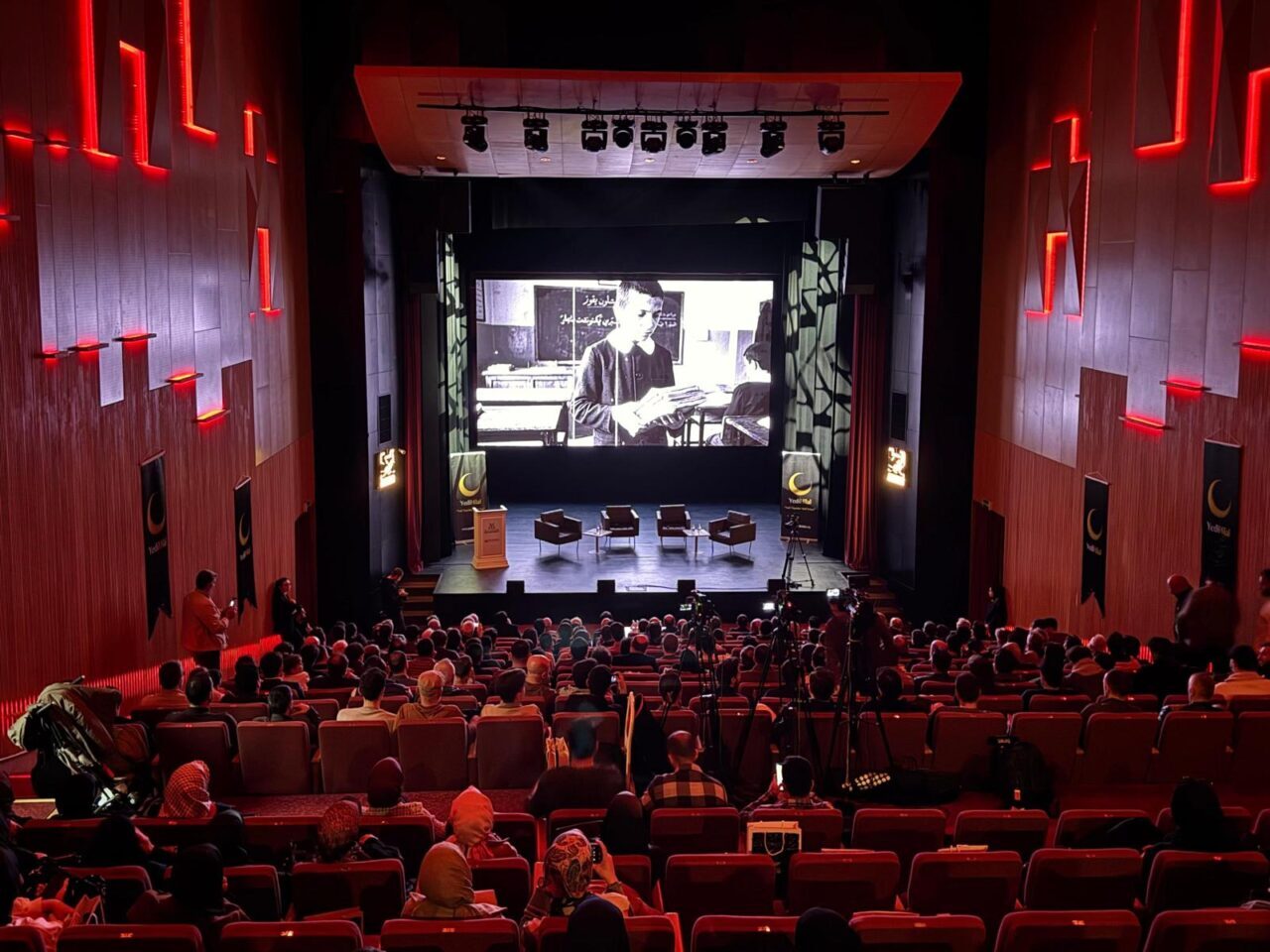 - YediHilal Derneği Genel Başkanı Samet Paçacı:
- "İnsanın söylediğiyle yaşadığı