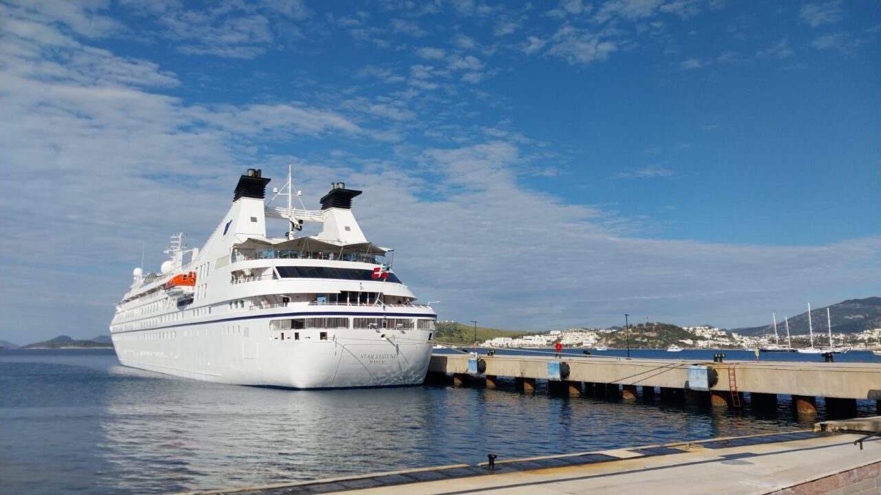 MUĞLA (AA) – Muğla'nın Bodrum ilçesine, "Star Legend" adlı kruvaziyer