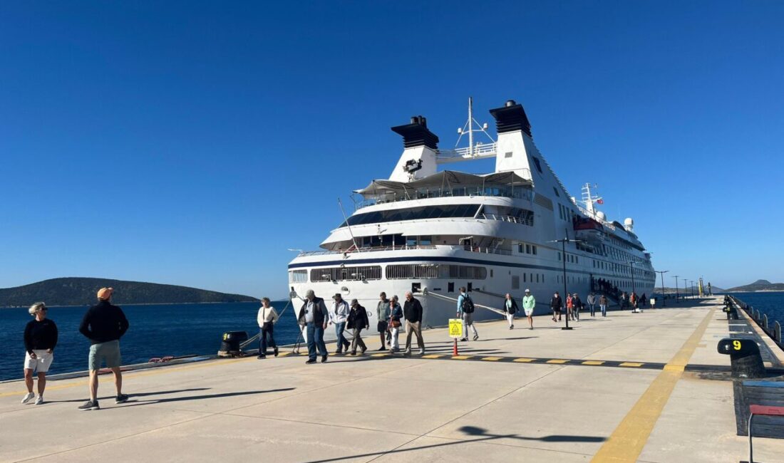 MUĞLA (AA) – Muğla'nın Bodrum ilçesine, "Star Legend" adlı kruvaziyer